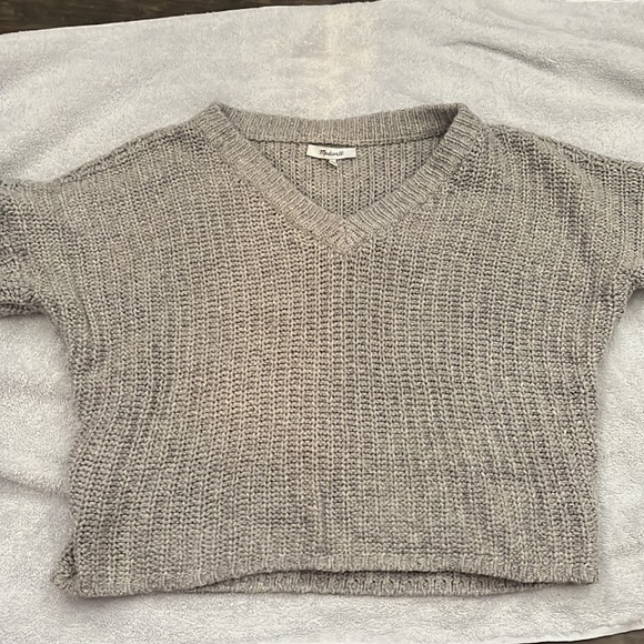 excellent condition knit sweater - Picture 3 of 5